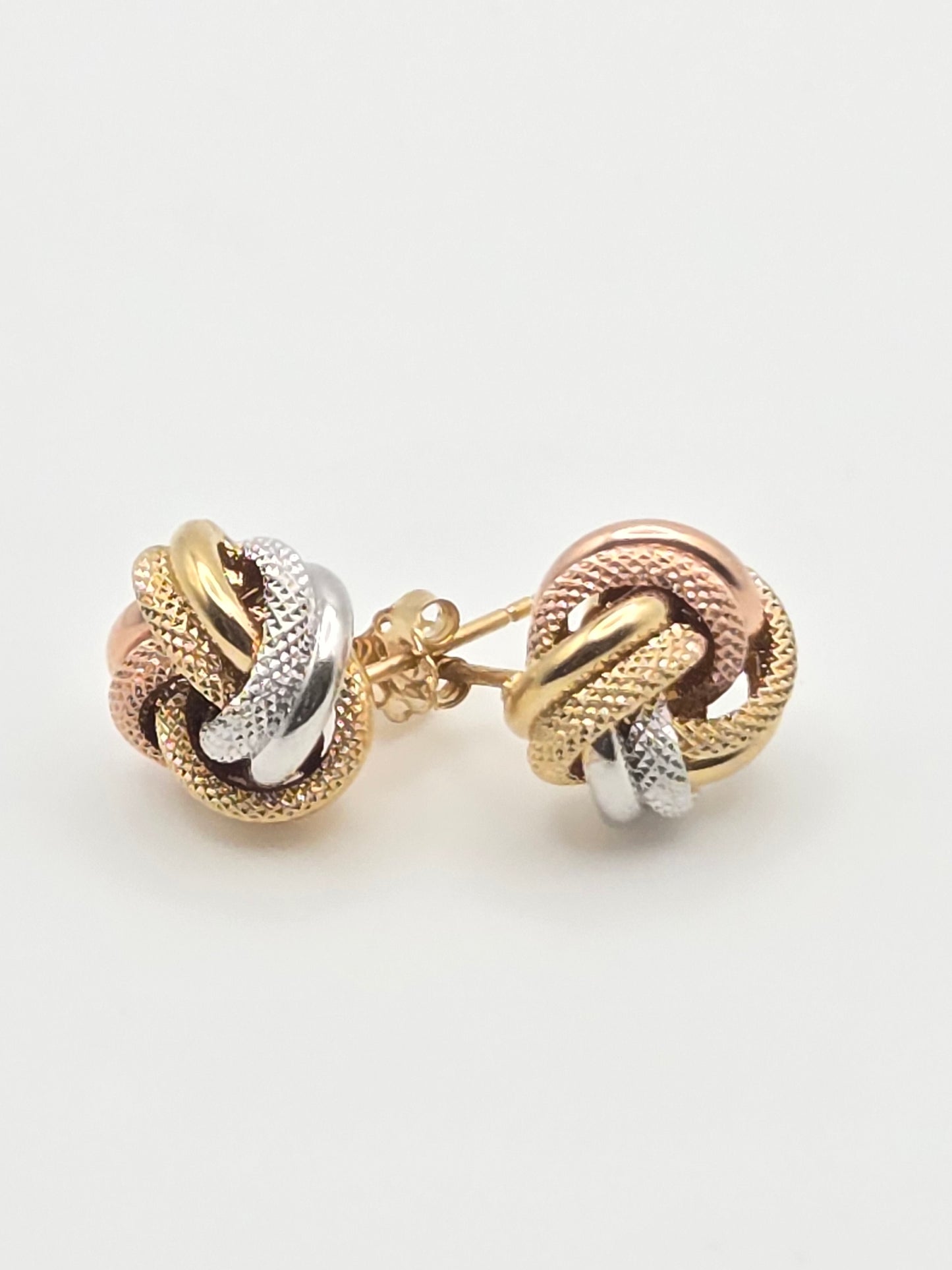 Aretes nudo 10k no Size 2 Weight 1.27