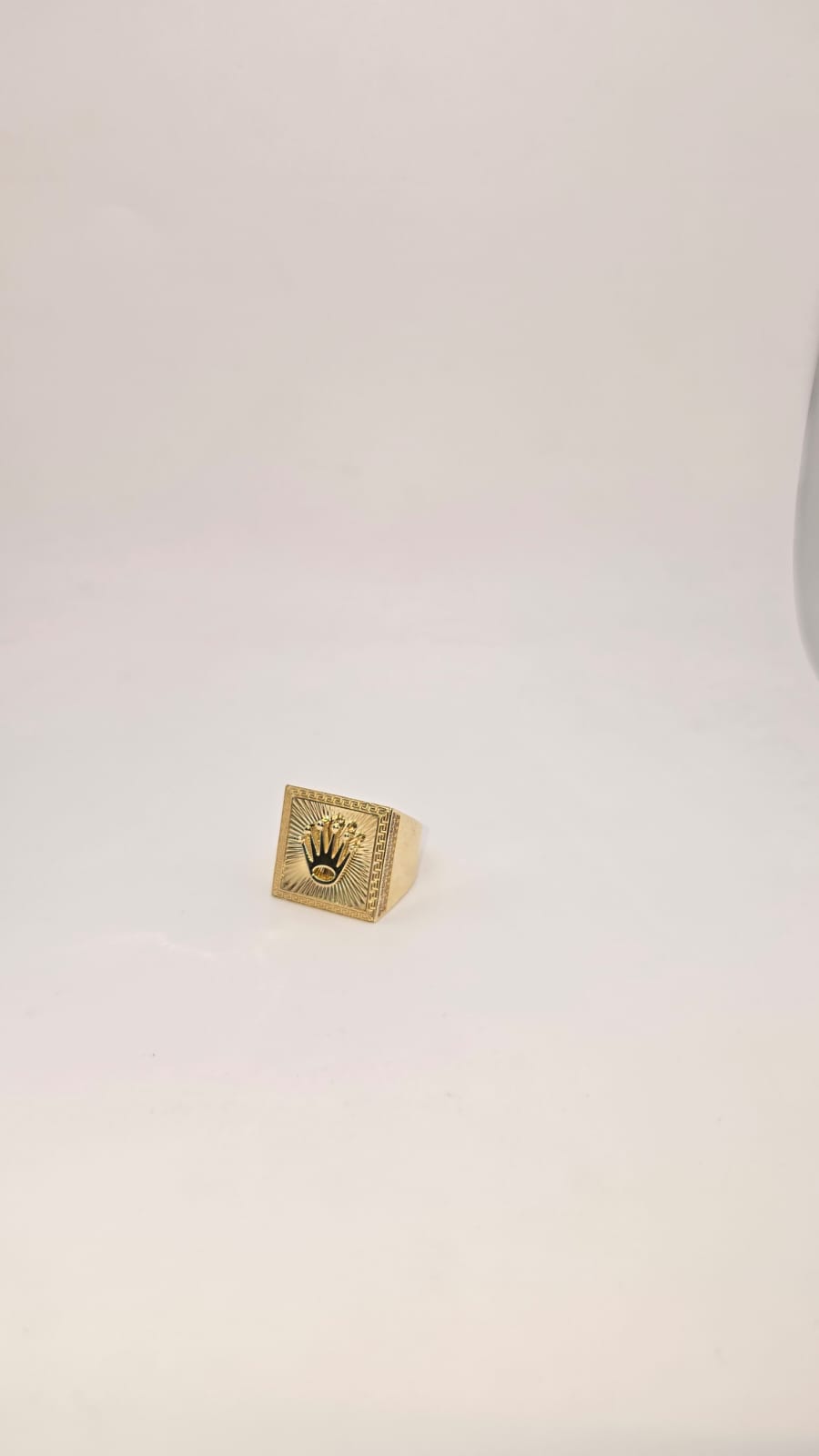 Anillo corona cuadrada 10k Size 11 Weight 11.6