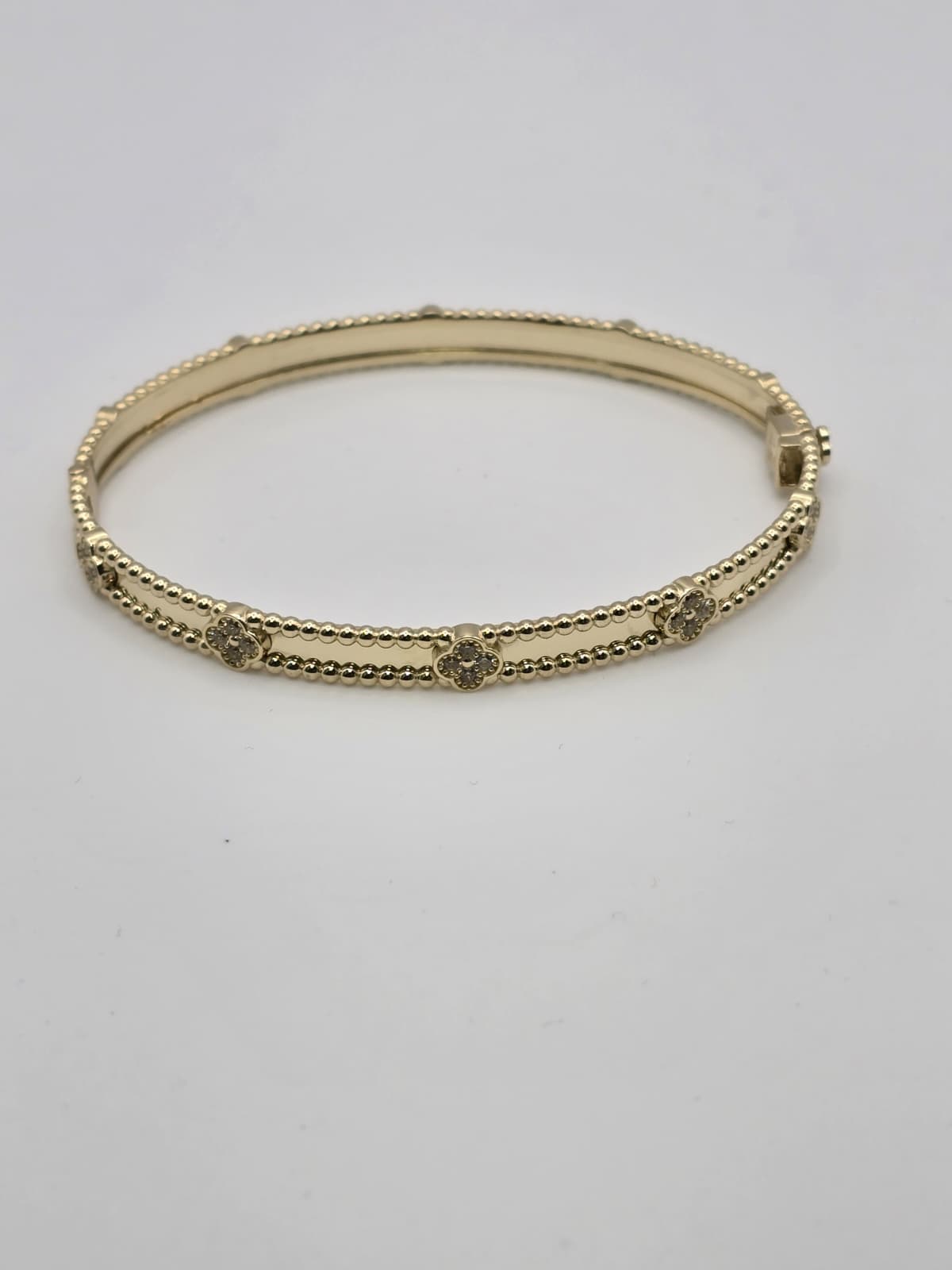 Manilla trebol piedra 10k Size 17 Weight 9.75