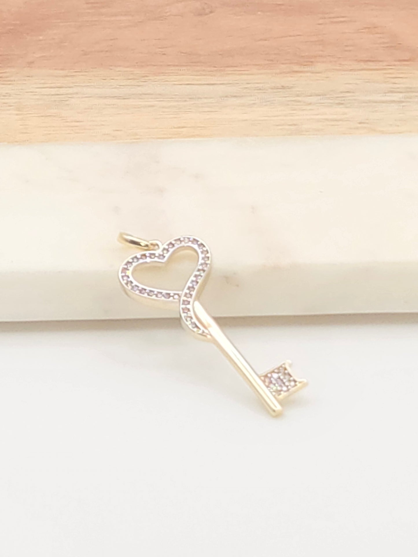 Dije llave corazon 10k Size m Weight 2.46