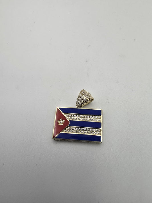 Dije bandera cuba 10k Size 15 Weight 3.25