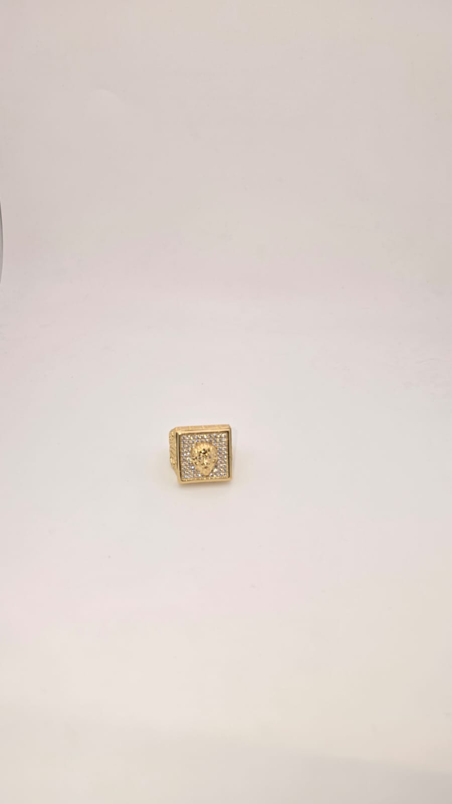 Anillo leon piedras 10k Size 11.5 Weight 12.47