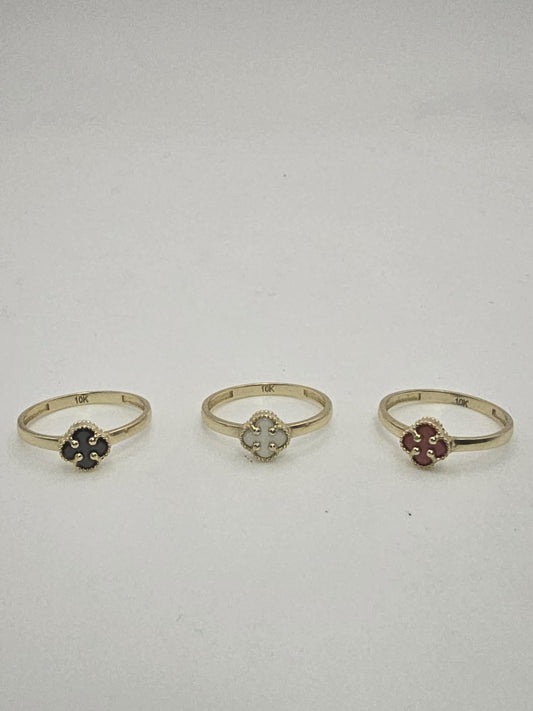 Anillo trebol pequeño 10k Size 7.5 Weight 1.40