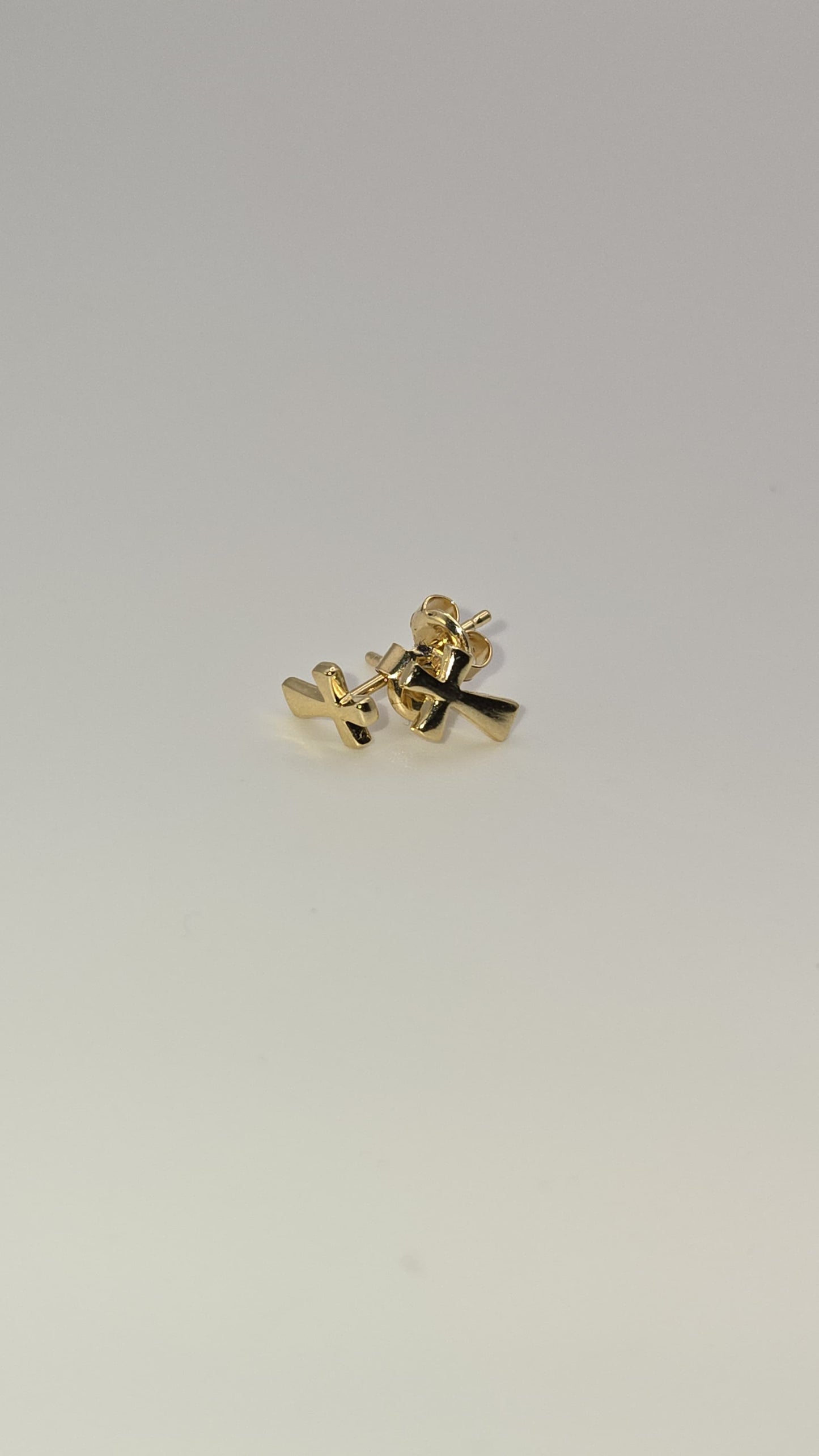 Aretes cruz small 18k Size 1cm Weight 1.1