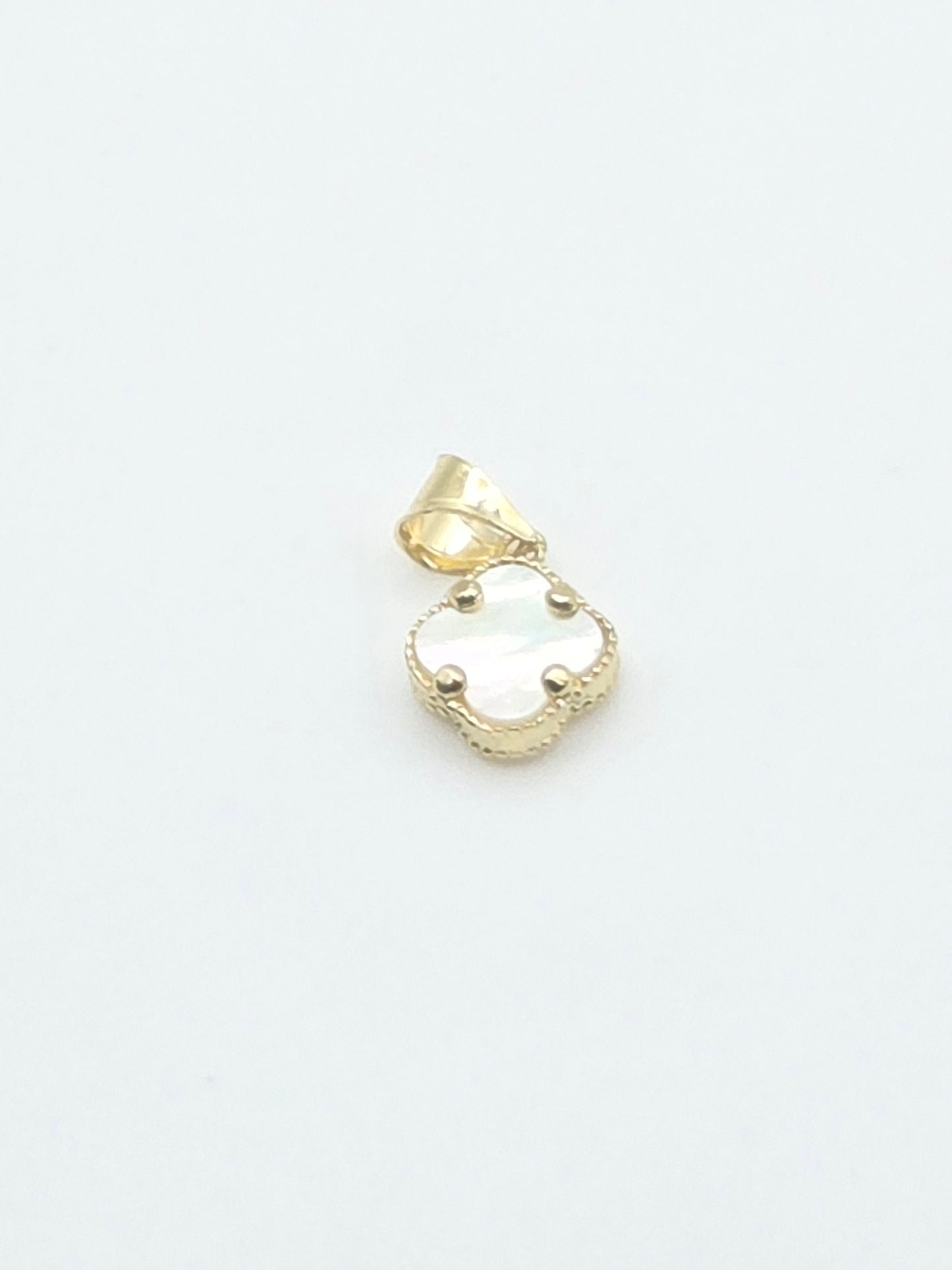 dije trebol 10mm blanco