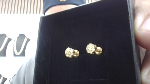 Aretes 10k diamante Size 0.5 Weight 0.3