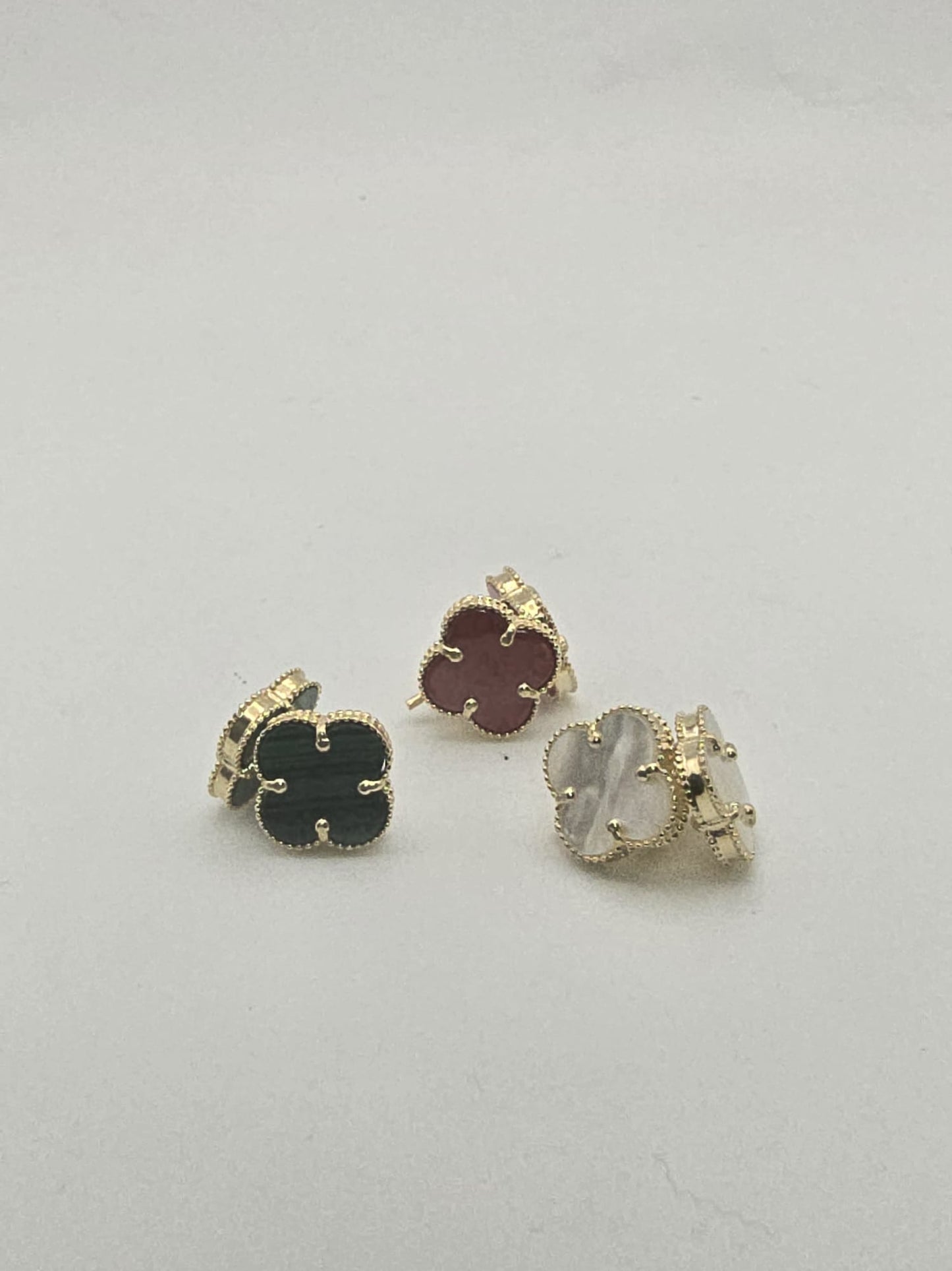Aretes trebol mediano 10k Size 9.3 Weight 2.50