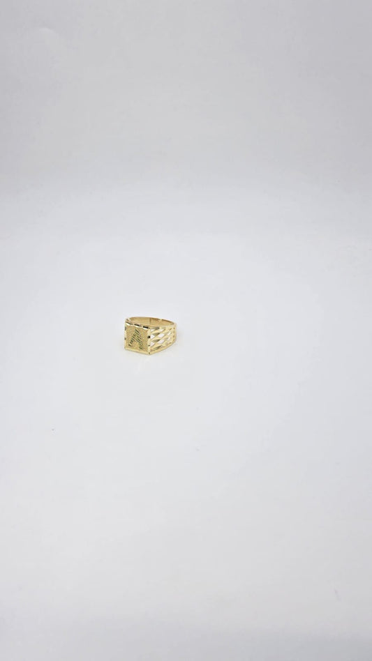 Anillo letra a 10k Size 9.5 Weight 3.8