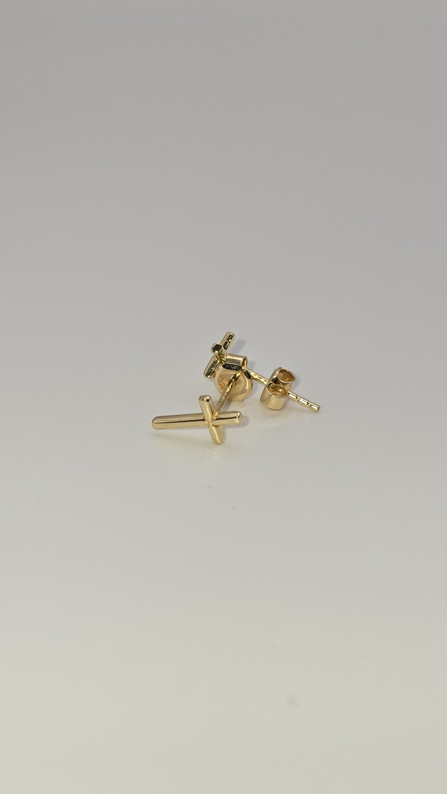 Aretes cruz small 18k Size 1cm Weight 1.1