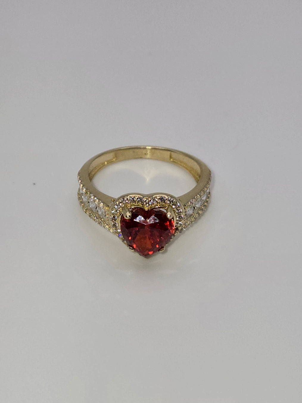 Anillo women cora rojo 10k Size 8 Weight 3.78