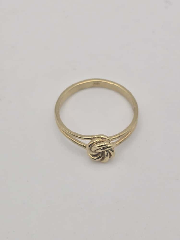 Anillo nudo 10k Size 7 Weight 2.12