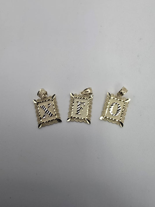 Dije cuadro de letras 10k Size 19 Weight 2