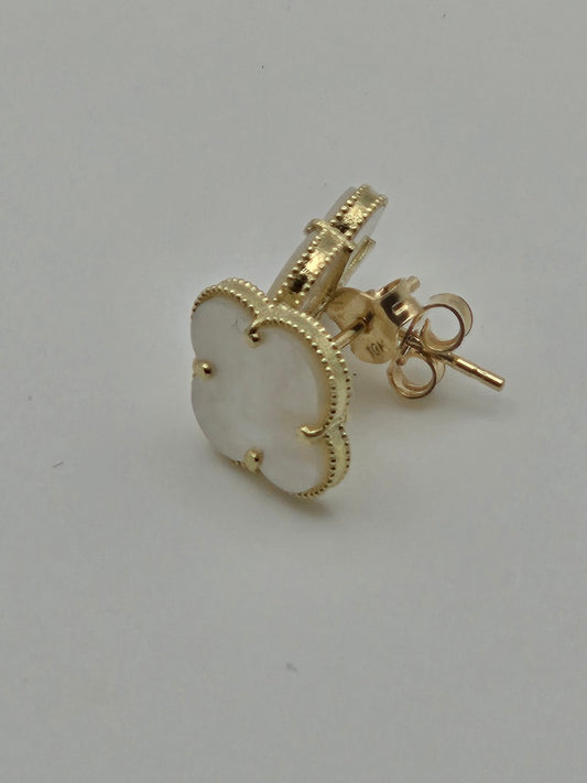 Aretes trebol 10k resin Size mediano Weight 2.30
