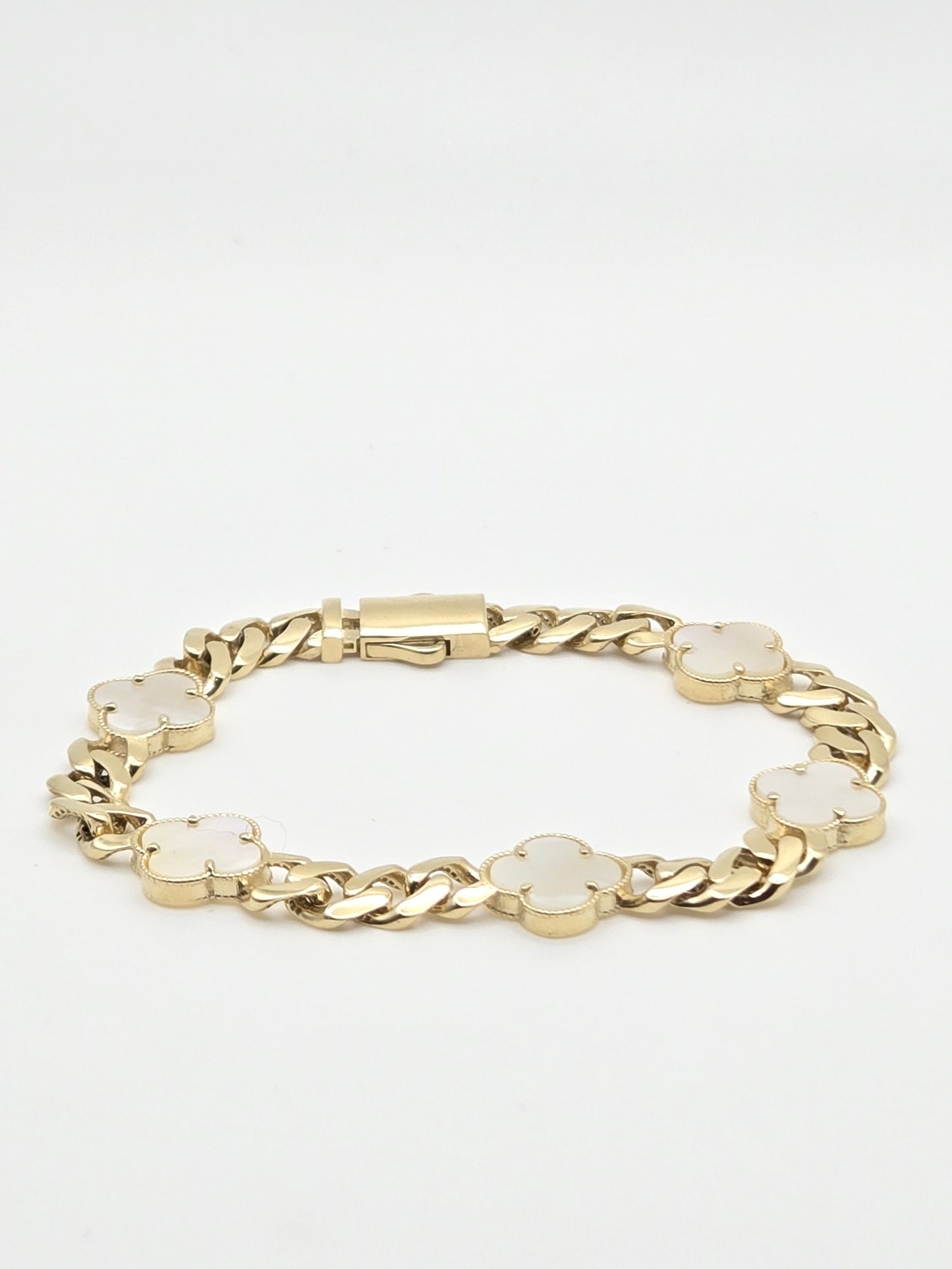 Manilla monaco 5 trebol 10k resin Size 7x6.6 Weight 9