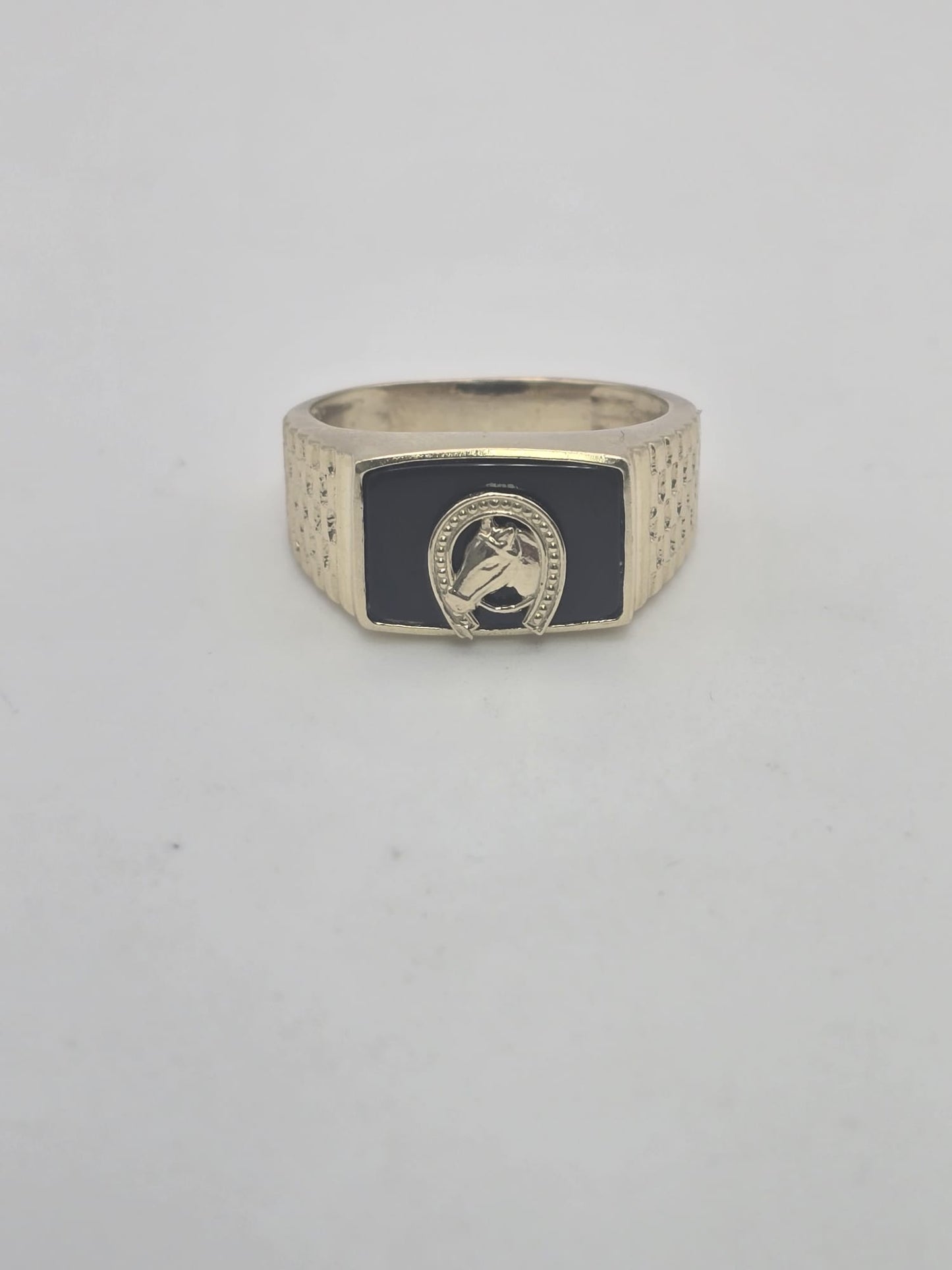 Anillo onix caballo 10k Size 11 Weight 7.58