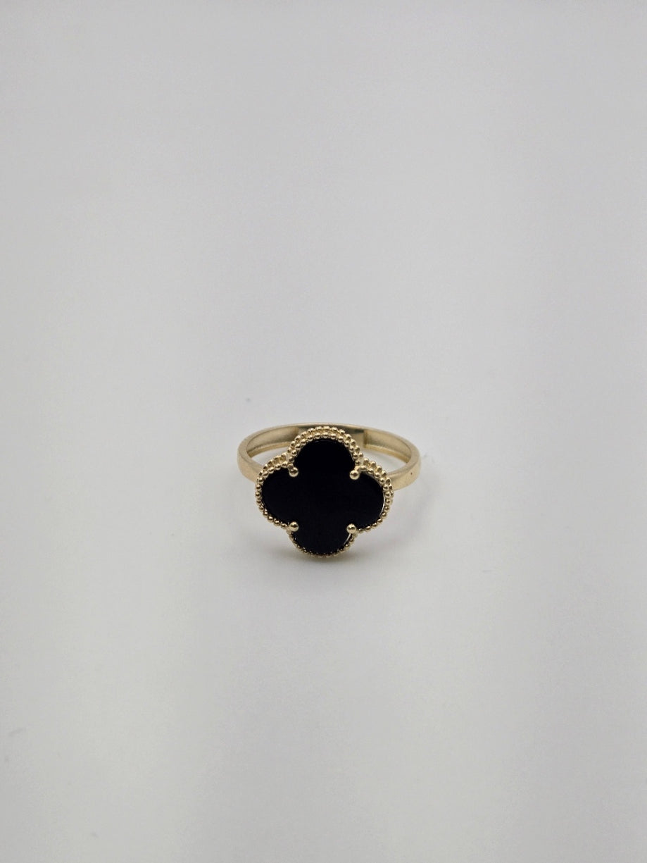 anillo black clover 10k Size 7 Weight 1.6