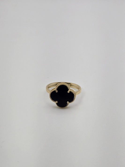 anillo black clover 10k Size 7 Weight 1.6