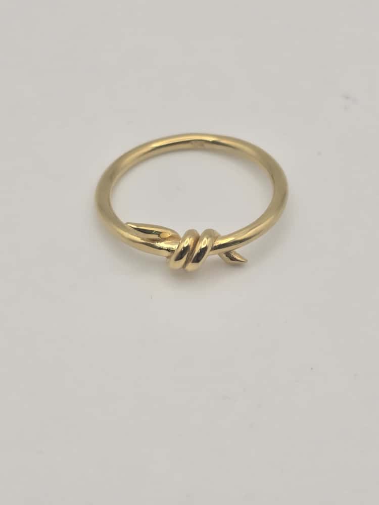 Anillo fino 10k Size 7.5 Weight 1.5