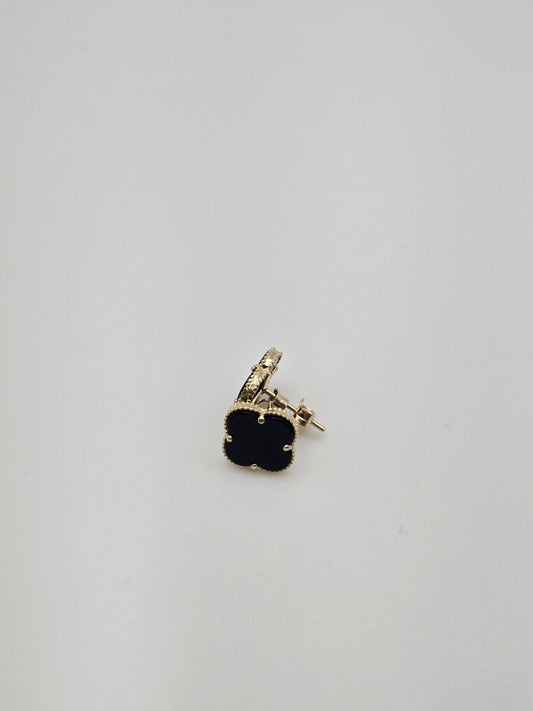 aretes black clover 10k Size 1 Weight 2.32
