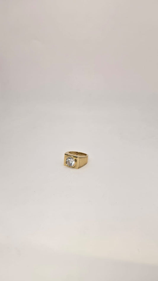 Anillo piedra blanca 10k Size 11 Weight 7.29