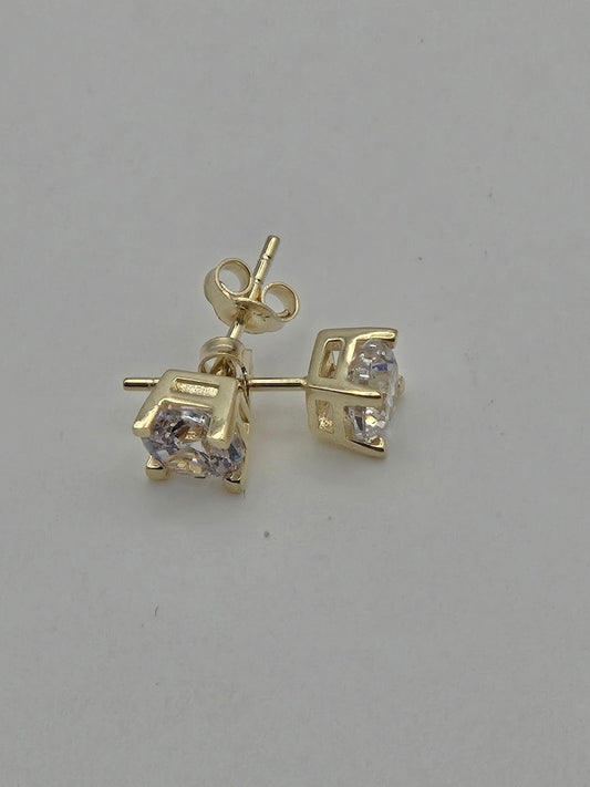 Aretes brillante 10k varias Size mediano Weight 1.82