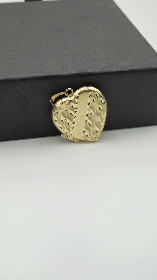 Dije custom corazon libro 10k Size 25 Weight 5.52