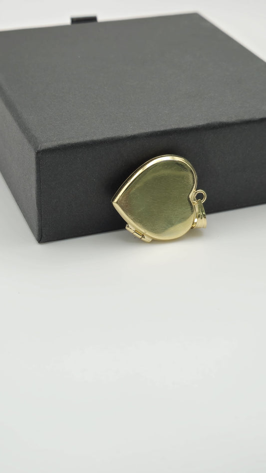 Dije custom corazonlibro 10k Size 2 Weight 4.37