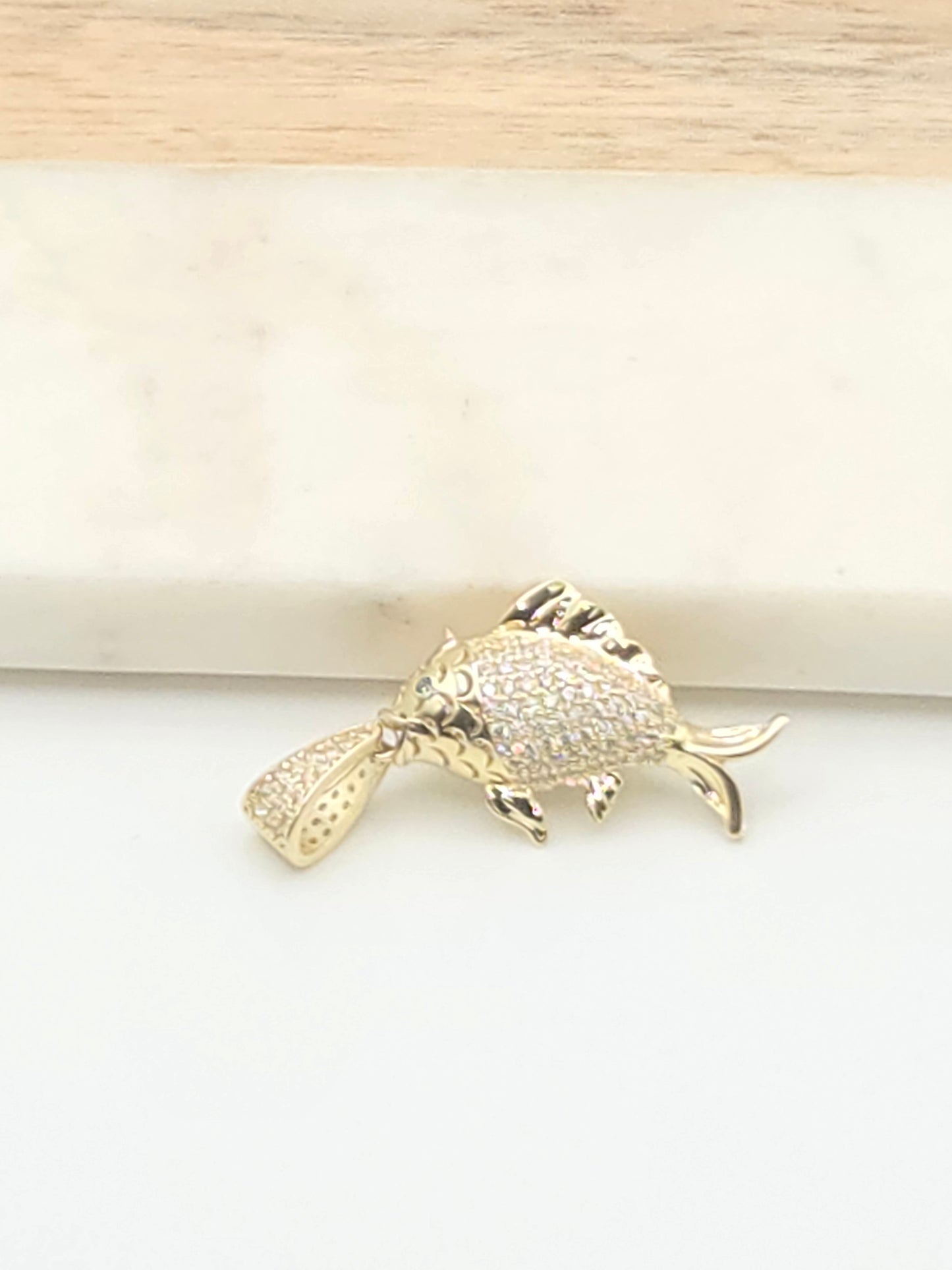 Dije pendant pez 10k varias Size m Weight 2.83