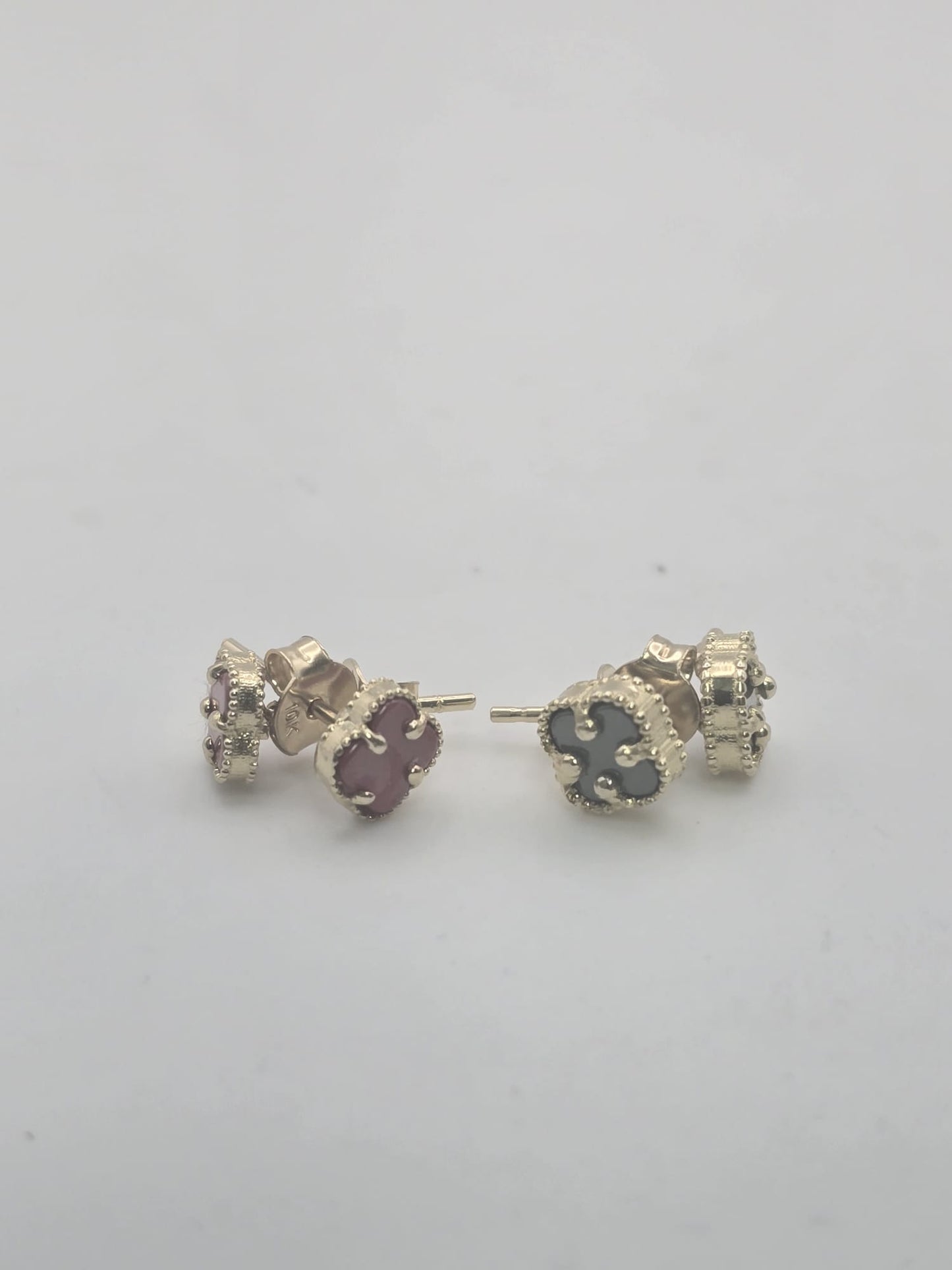 Aretes trebol pequeño 10k resin Size 6 Weight 1.42
