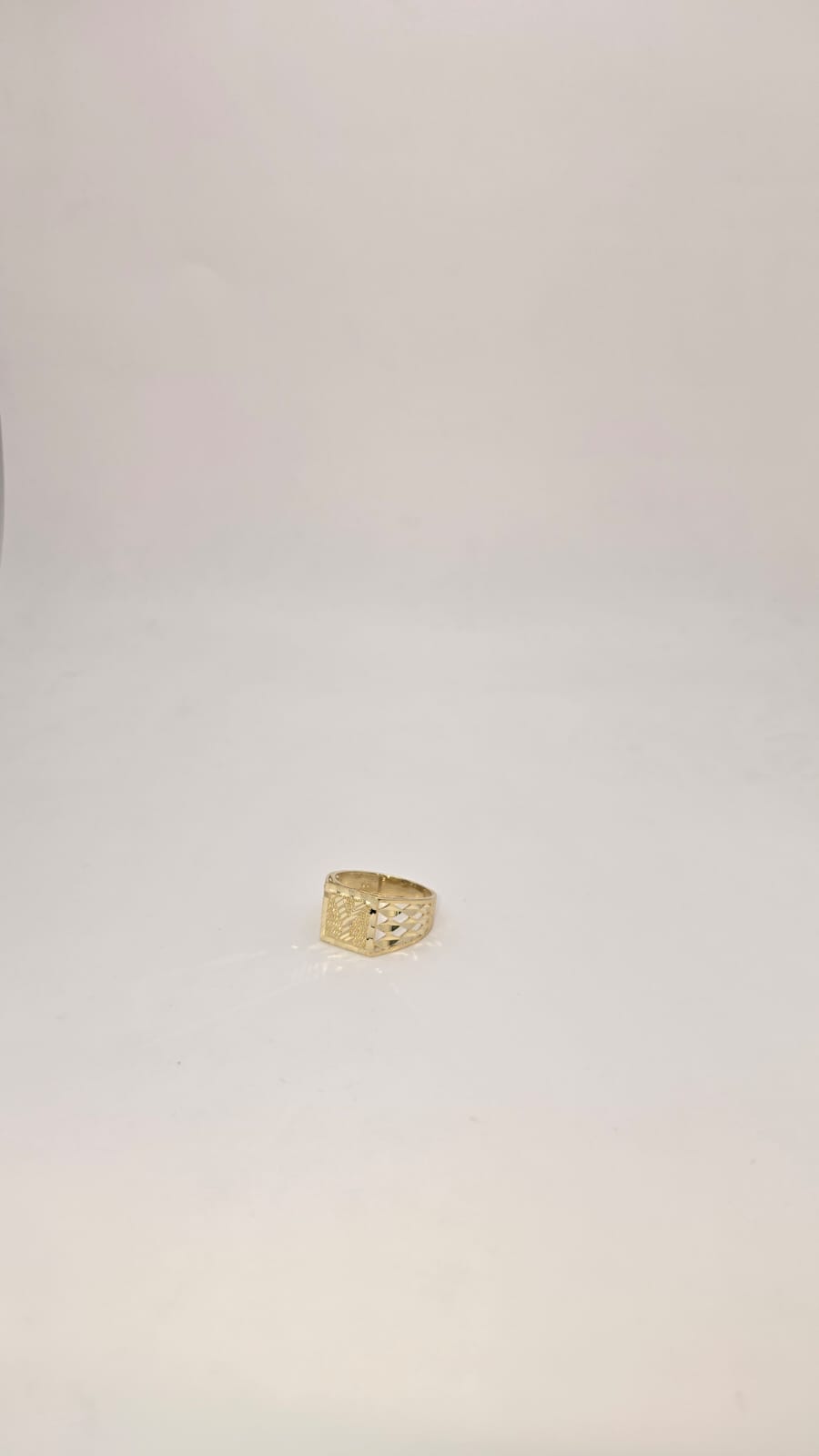 Anillo letra y 10k Size 9.5 Weight 3.84