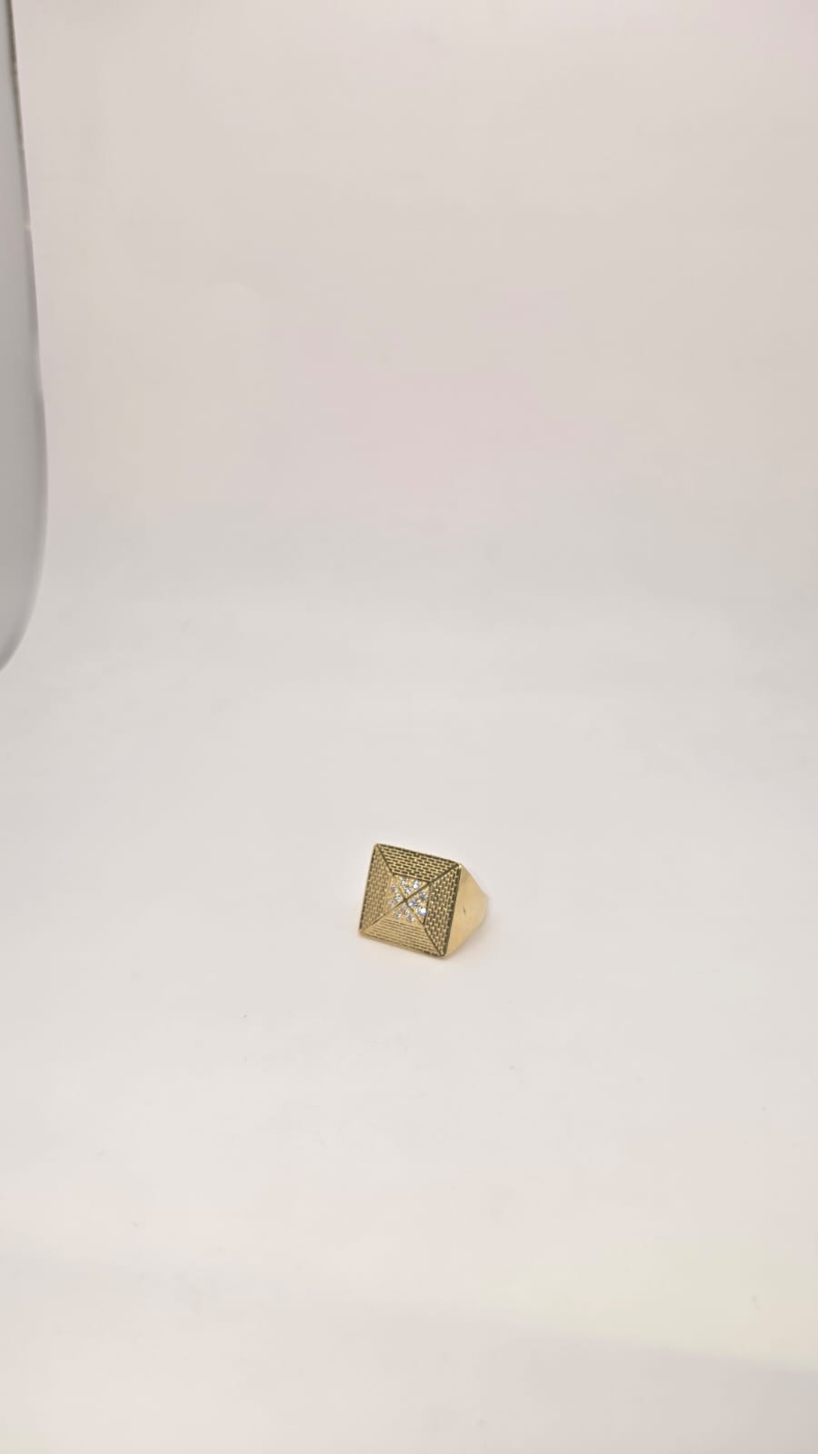 Anillo 10k varias piedras cuadradas Size 10.5 Weight 7.76