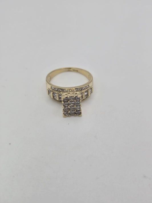 Anillo solitario 10k Size 7 Weight 4.47