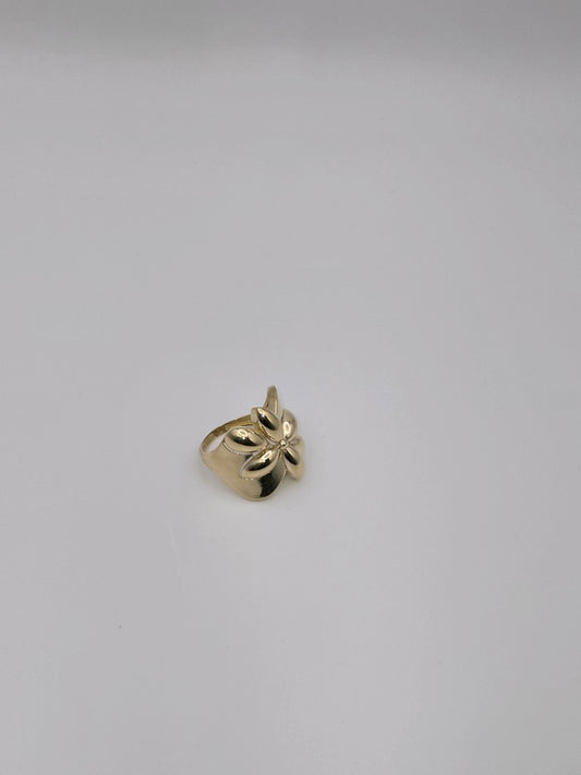 Anillo fancy flor 10k Size 9 Weight 2.86