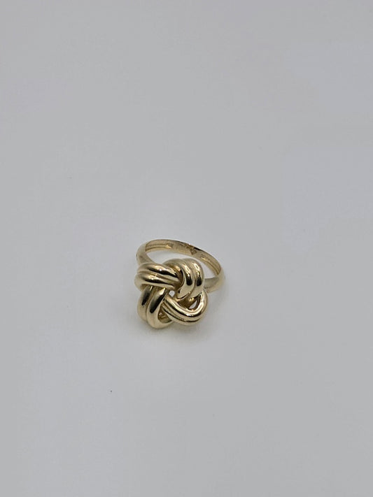Anillo fancy nudo 10k Size 9 Weight 3.27