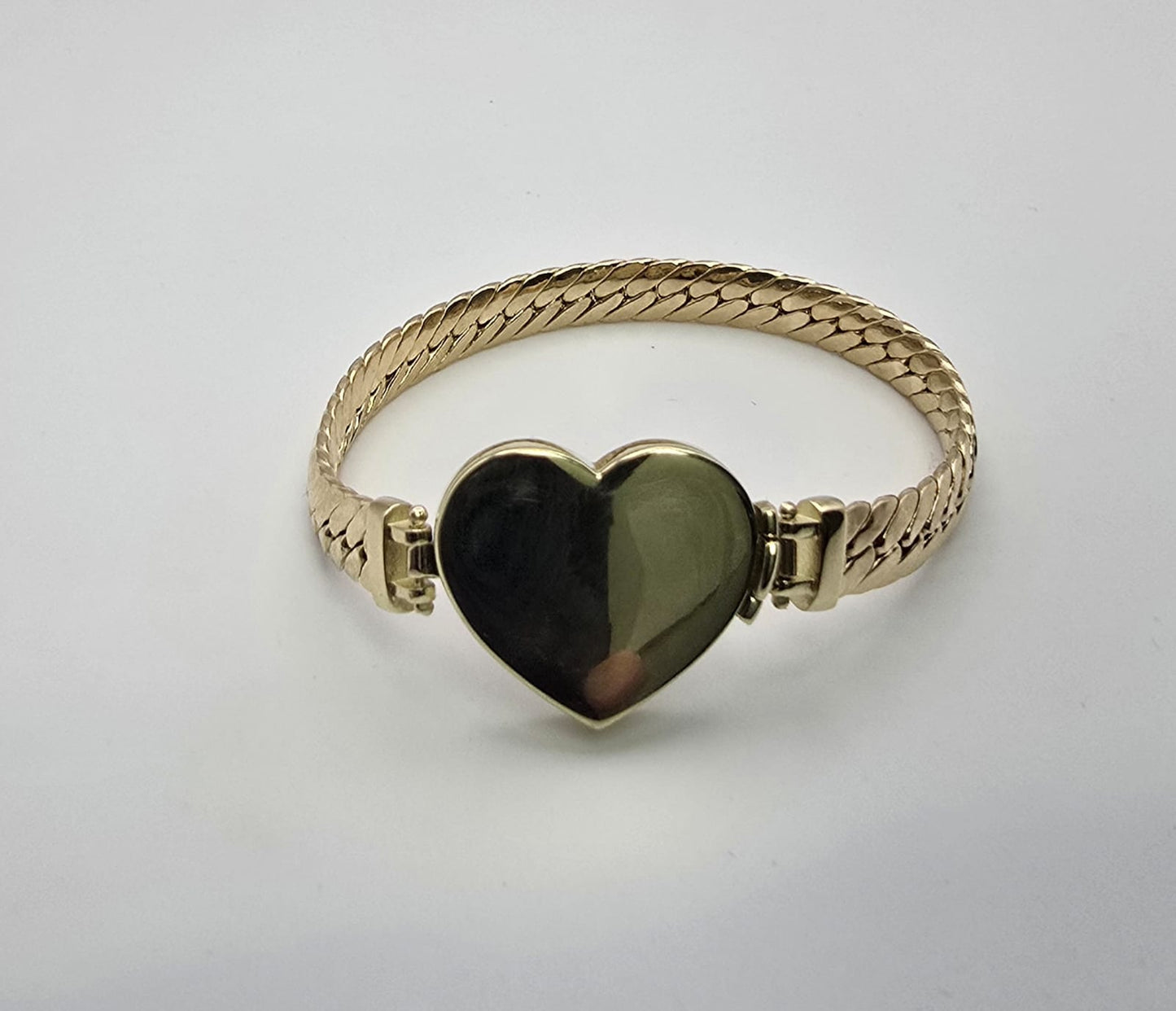 Manilla snake corazon 10k Size 7x6.7 Weight 11.15