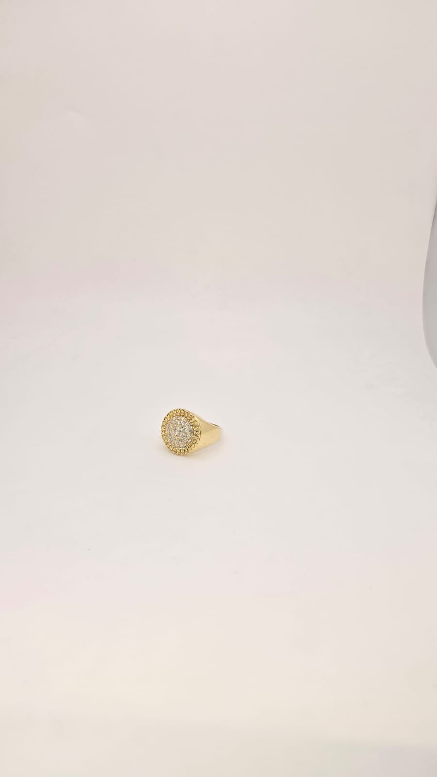 Anillo redondo piedras 10k Size 10.5 Weight 7.38