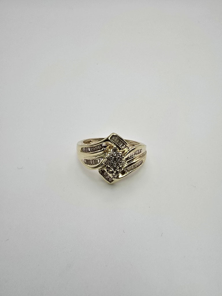 Anillo solitario 10k diamante Size 6.5 Weight 3.53