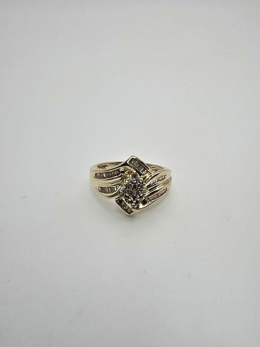 Anillo solitario 10k diamante Size 6.5 Weight 3.53