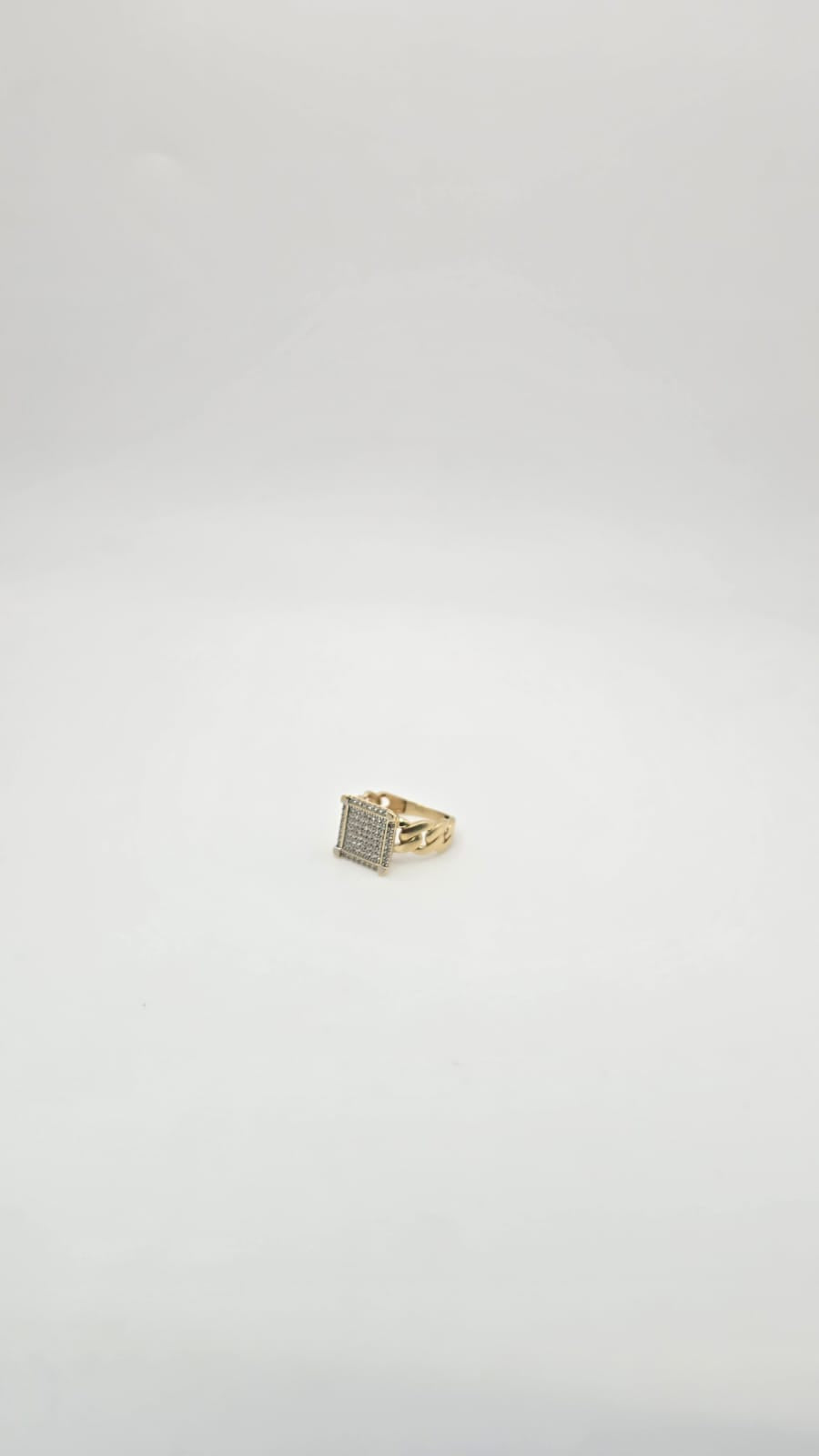 Anillo mujer 10k varias piedras cuadradas Size 6.5 Weight 3.82