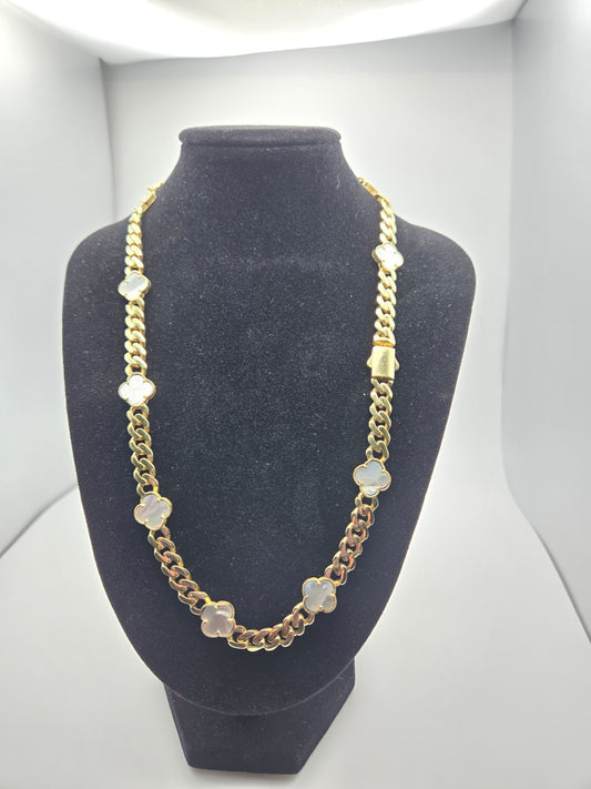 Cadena cuban clover blanco 10k resin Size 18x6 Weight 21.20